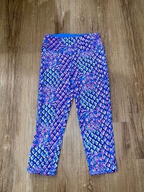 Lilly Pulitzer | Lilly Pulitzer Luxletic Blue & Pink Patterned Capri Leggings
